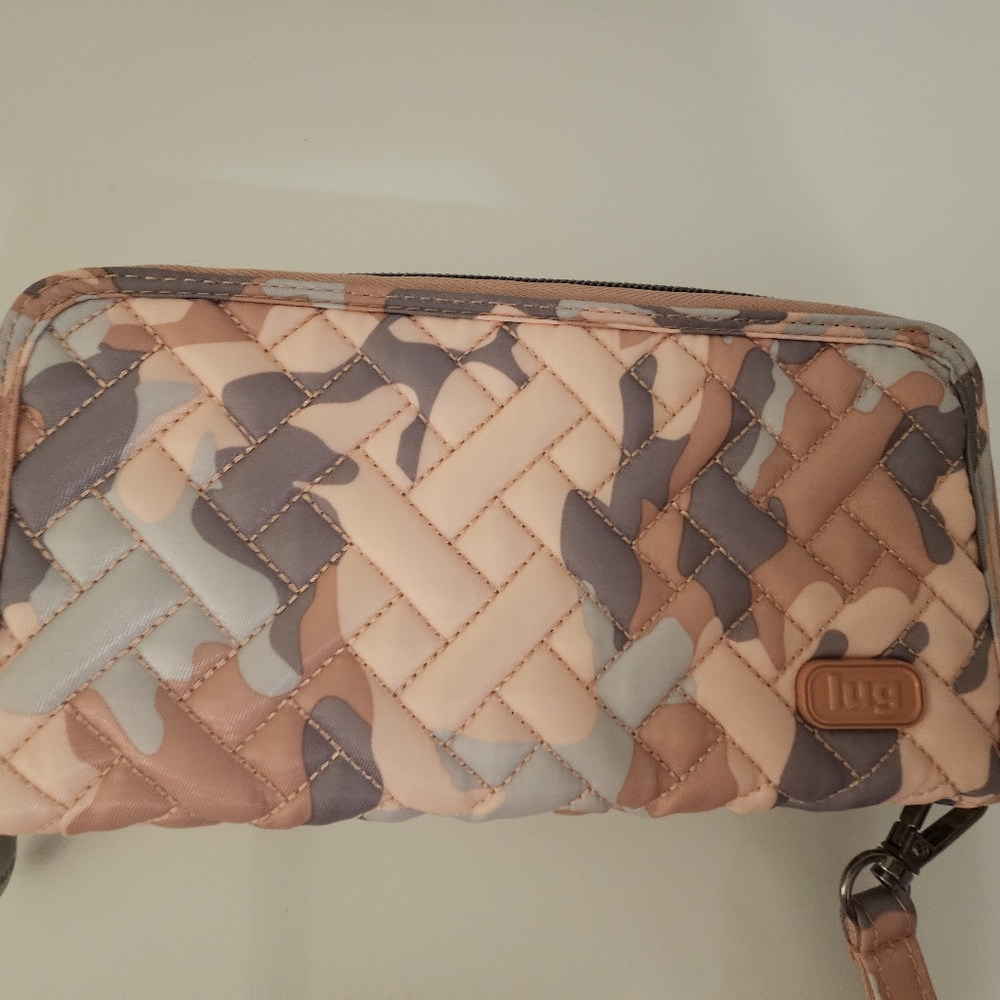 NWOT Lug Camo Rose Pink Handspring Wallet